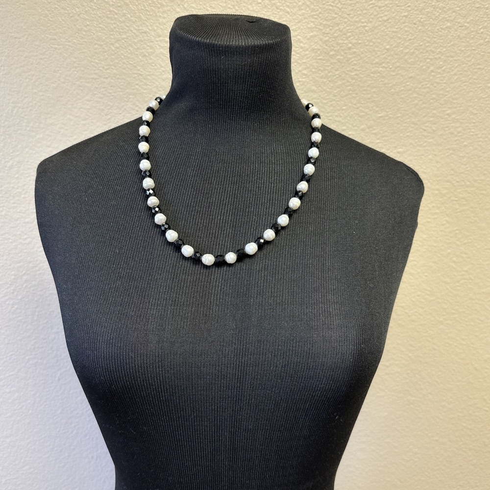 Beaded Pearls Black Glass Barrel Clasp VTG 21" Necklace EUC  Timeless